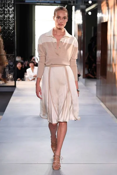 Look 17
